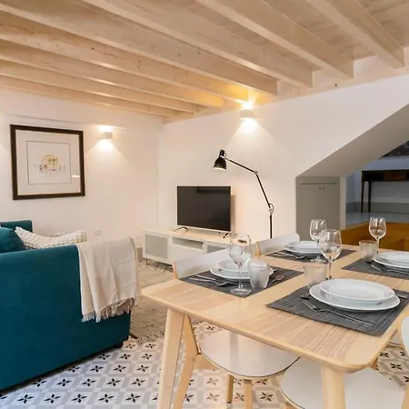 Stunning Duplex W/ Patio By Lovelystay * Oporto