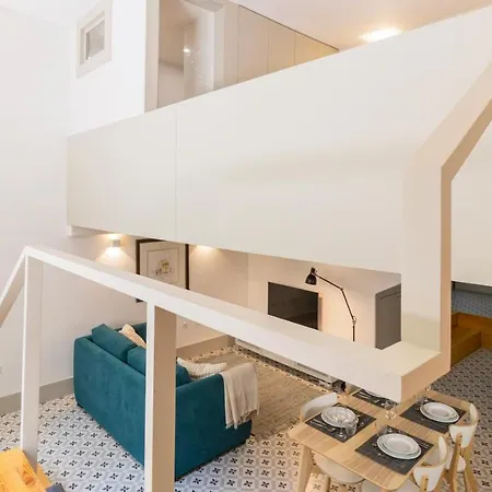 Stunning Duplex W/ Patio By Lovelystay Apartamento